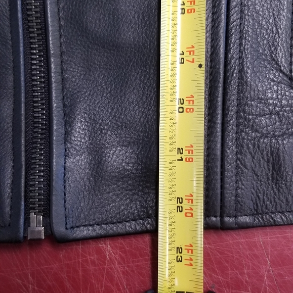 Women's leather vest with concealed weapon pockets - Picture 6 of 9